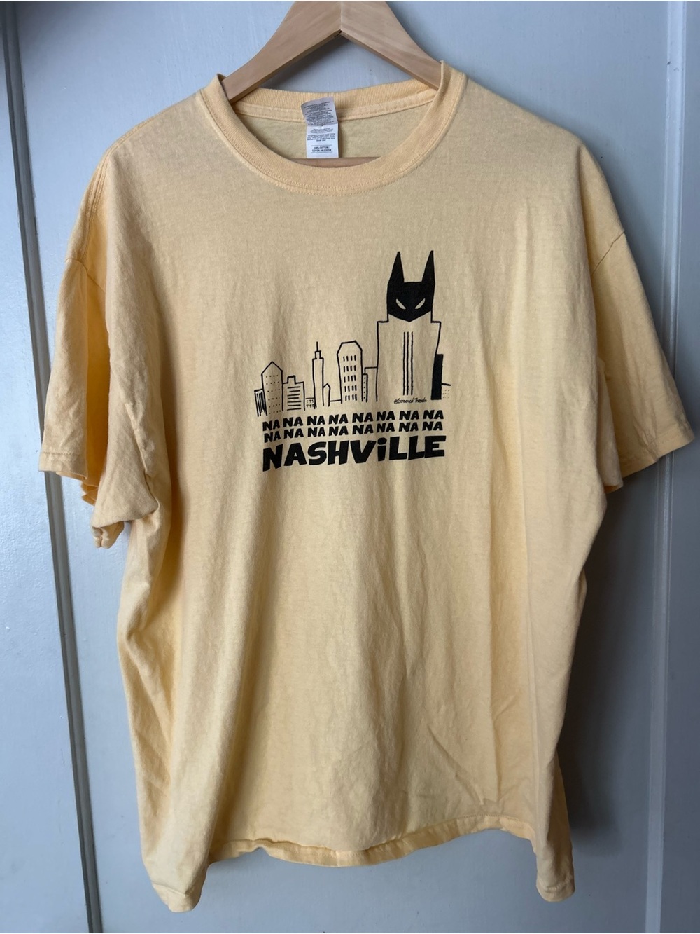 Nashville Graphic T-Shirt Yellow Batman Skyline Tee Gildan Cotton Size XL